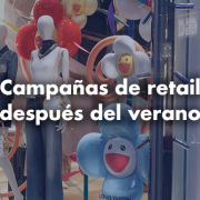 Fachada de una boutique de moda con maniquíes.